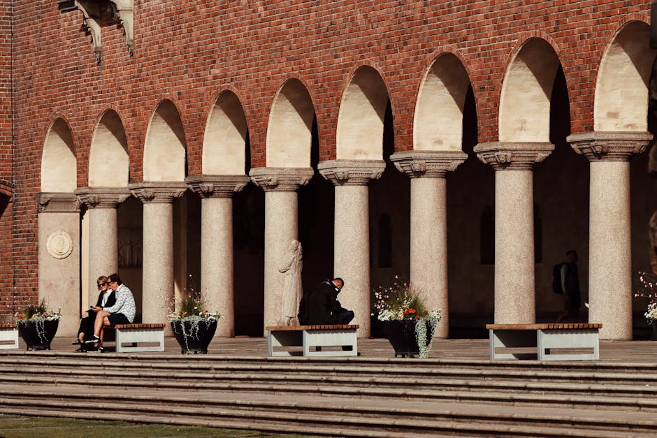 Borgo Stretto arcades midday shoppers