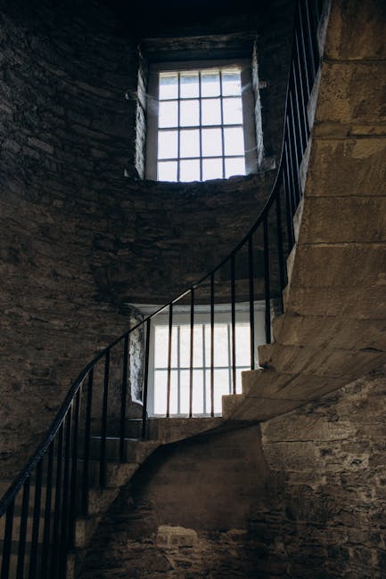 Pisa leaning tower interior spiral staircase visitors